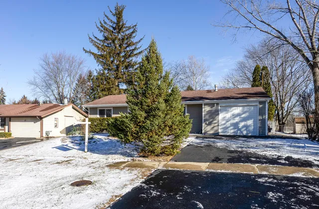 $295,000 | 5615 Star Drive, Hanover Park, IL 60133