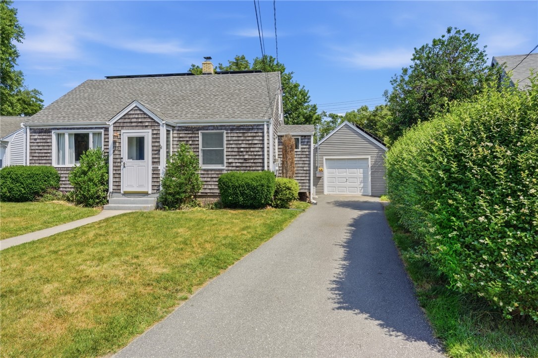 25 King Road Middletown, RI 02842 - Photo 2 of 44