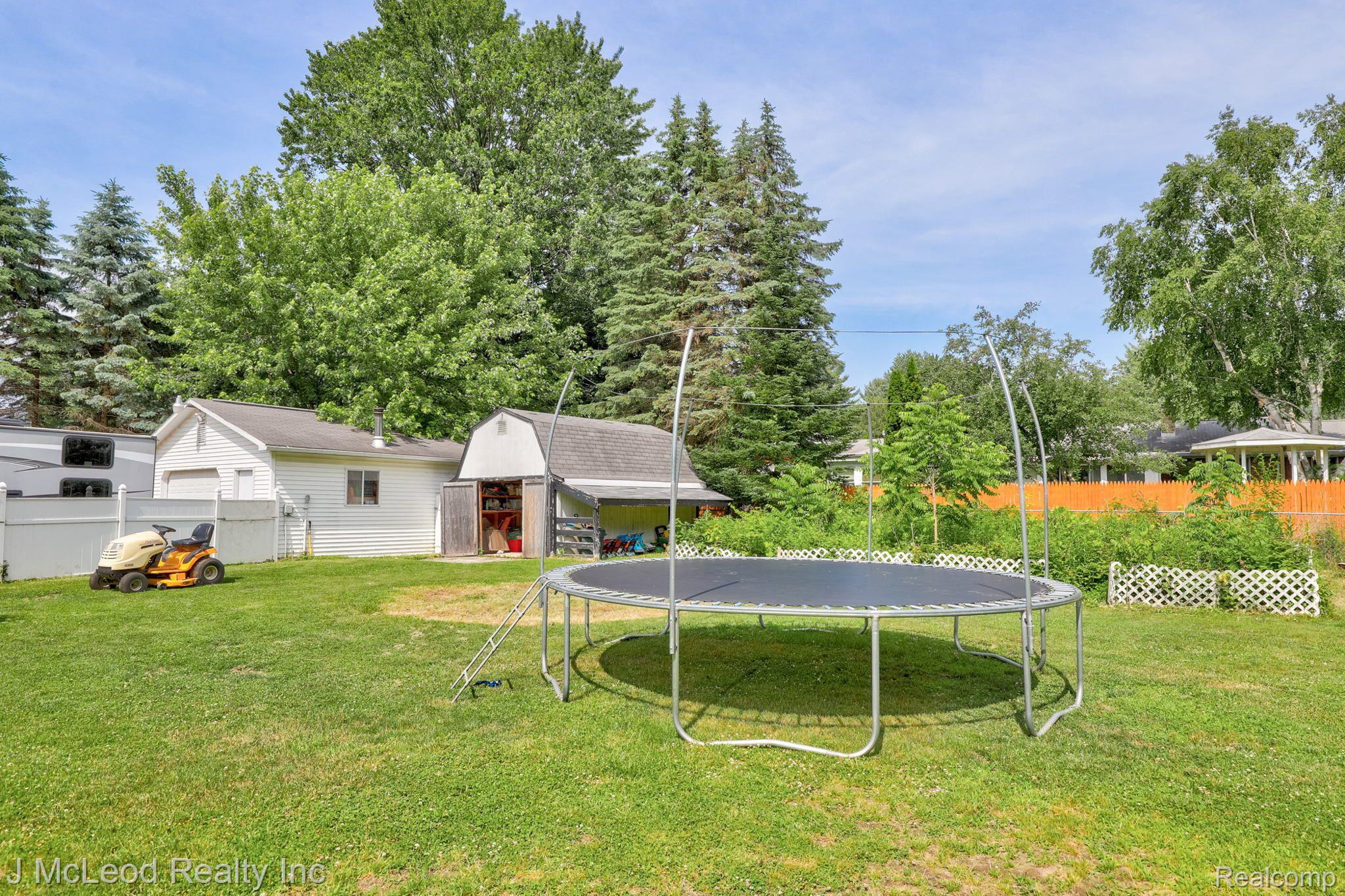 1916 Short Road Saginaw, MI 48609 - Photo 47 of 52 Gallery Image 47