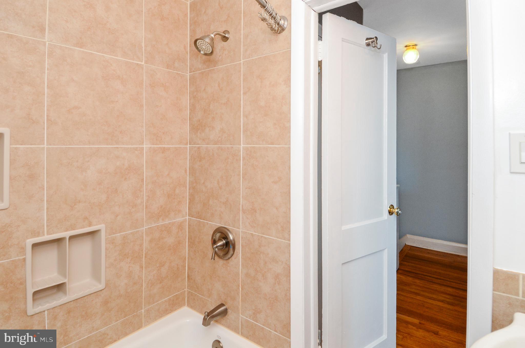 7746 Wynbrook Road Baltimore, MD 21224 - Photo 16 of 32 UPPER FULL BATH