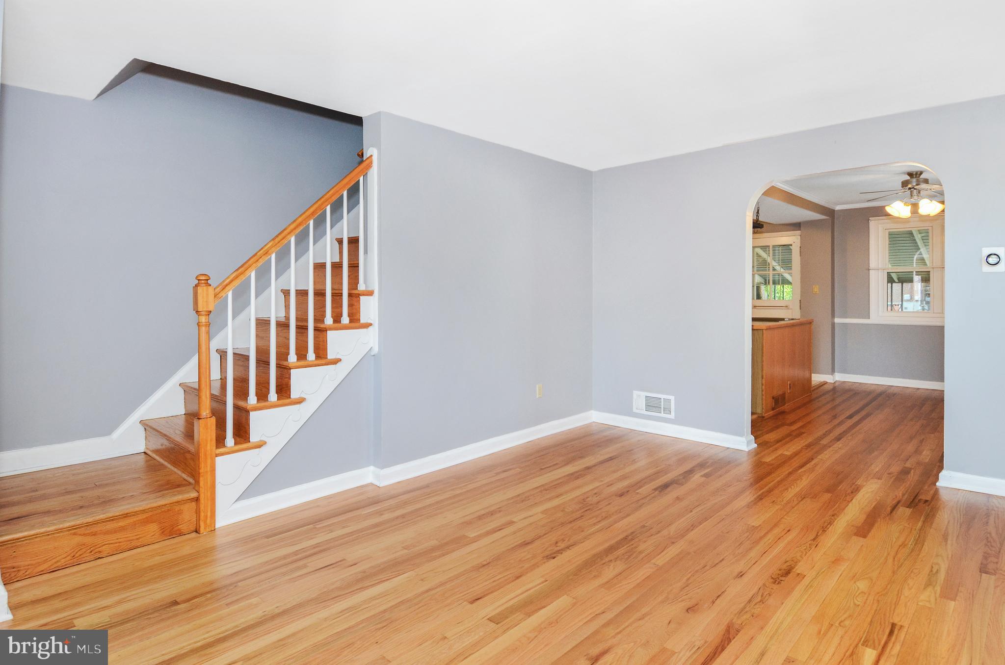7746 Wynbrook Road Baltimore, MD 21224 - Photo 3 of 32 LIVING ROOM