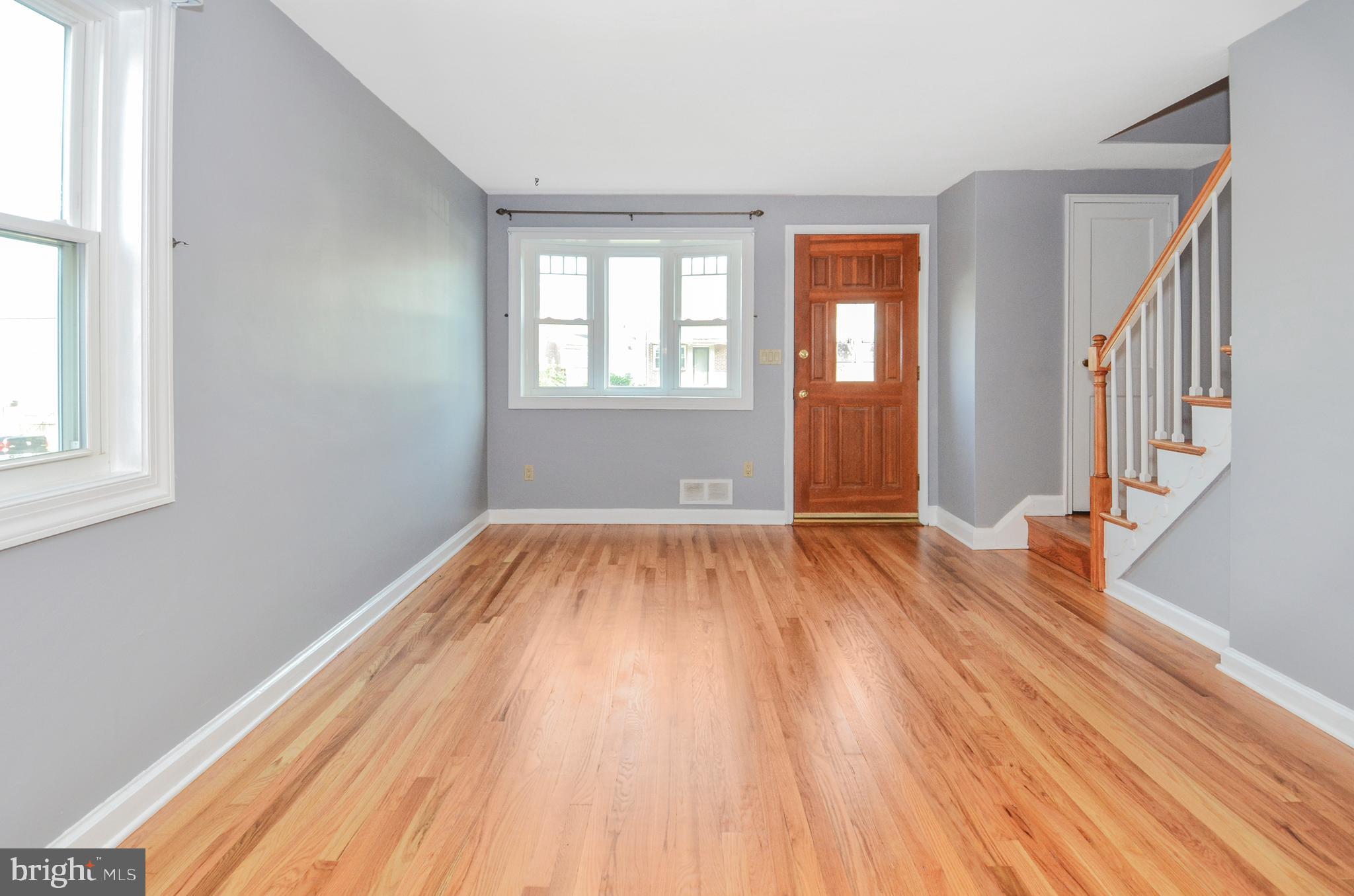 7746 Wynbrook Road Baltimore, MD 21224 - Photo 5 of 32 LIVING ROOM