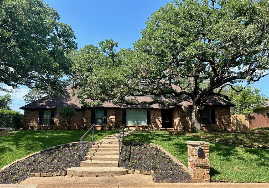 3609 Country Club Road Arlington, TX 76013 - Photo 1 of 40