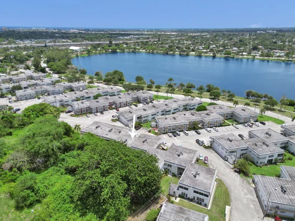 $1,300 | 3120 Cynthia Lane, Unit 207, Lake Worth Beach, FL 33461