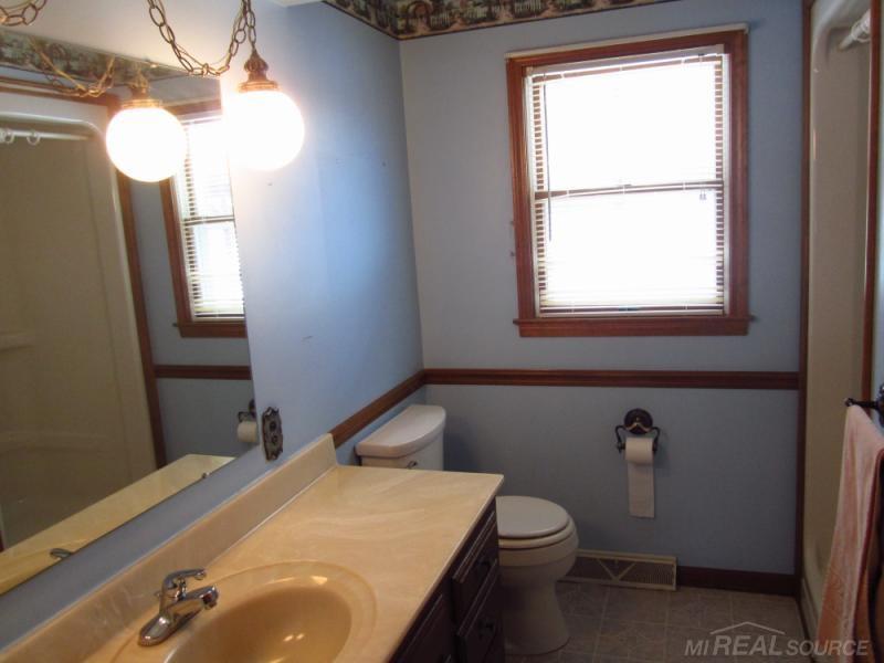 3606 Lakeshore Road Lexington, MI 48450 - Photo 7 of 16 31338337-6.JPG