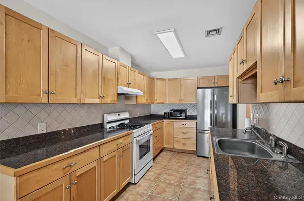 $409,000 | 227 Deer Ct Drive, Middletown, NY 10940