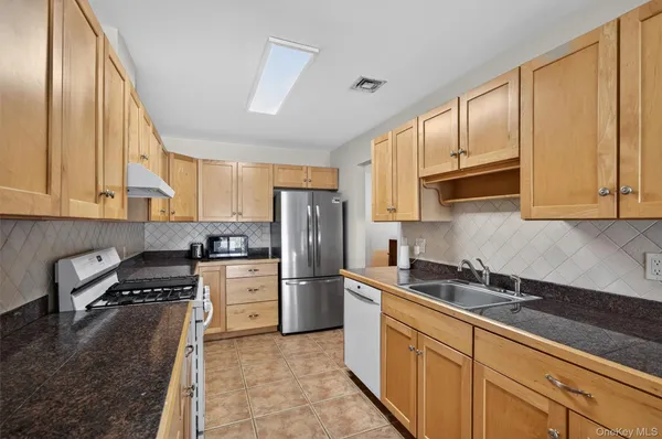 $409,000 | 227 Deer Ct Drive, Middletown, NY 10940