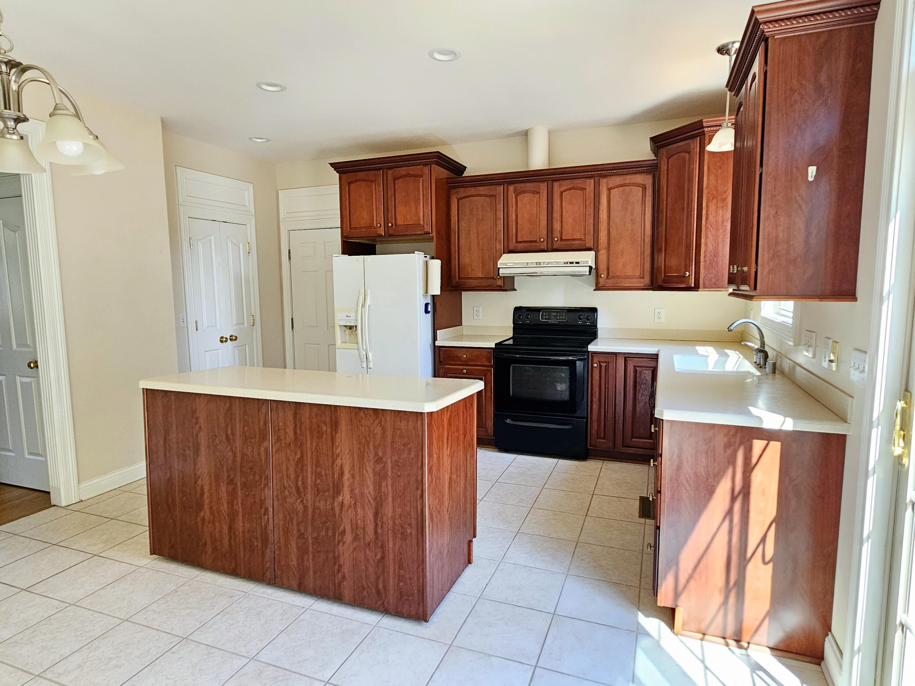 3232 Sebastian Lane Lexington, KY 40513 - Photo 10 of 36 20230812_155635