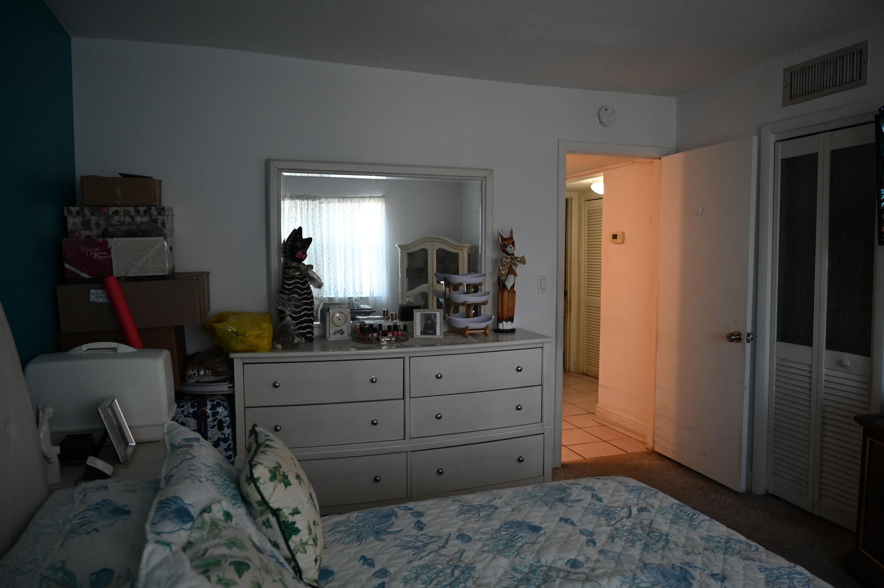 6215 West 20th Avenue, Unit 415 Hialeah, FL 33012 - Photo 35 of 39 a room with mirror and furniture