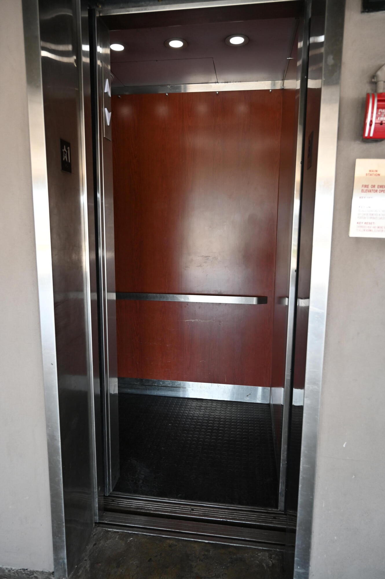 6215 West 20th Avenue, Unit 415 Hialeah, FL 33012 - Photo 9 of 39 a view of elevator