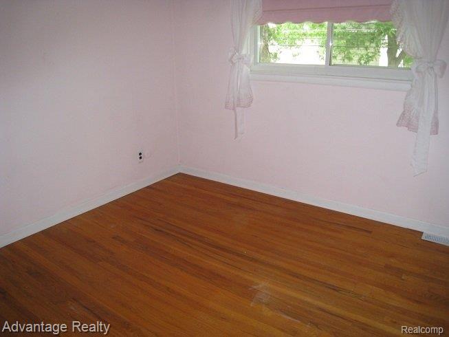 32440 Woody Road Fraser, MI 48026 - Photo 11 of 15 Bedroom 2.jpg