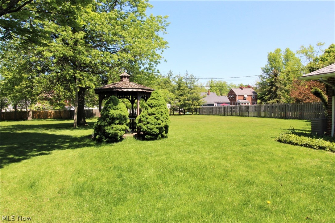 5019 Farnhurst Road Cleveland, OH 44124 - Photo 18 of 21