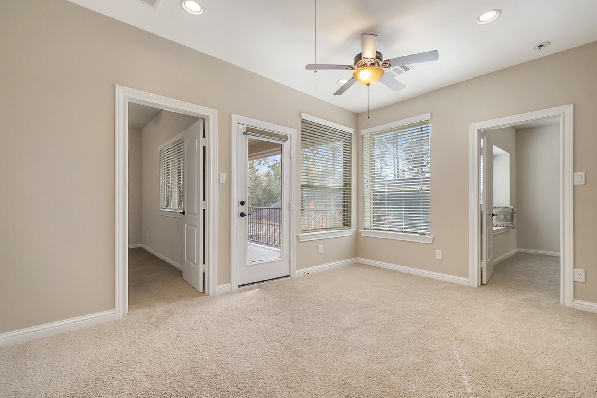 42 Sundown Ridge Place Tomball, TX 77375 - Photo 28 of 48 an empty room with closet and a ceiling fan