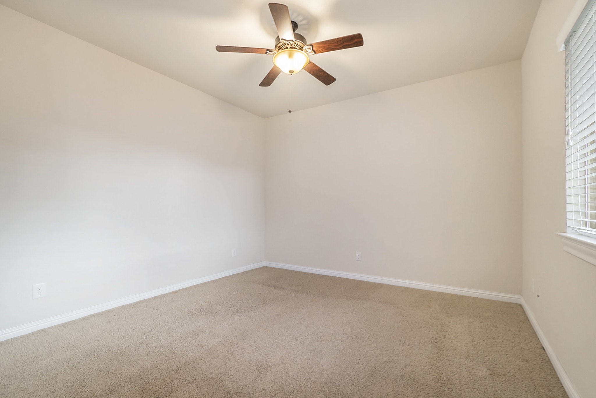 42 Sundown Ridge Place Tomball, TX 77375 - Photo 29 of 48 an empty room with a window and a ceiling fan