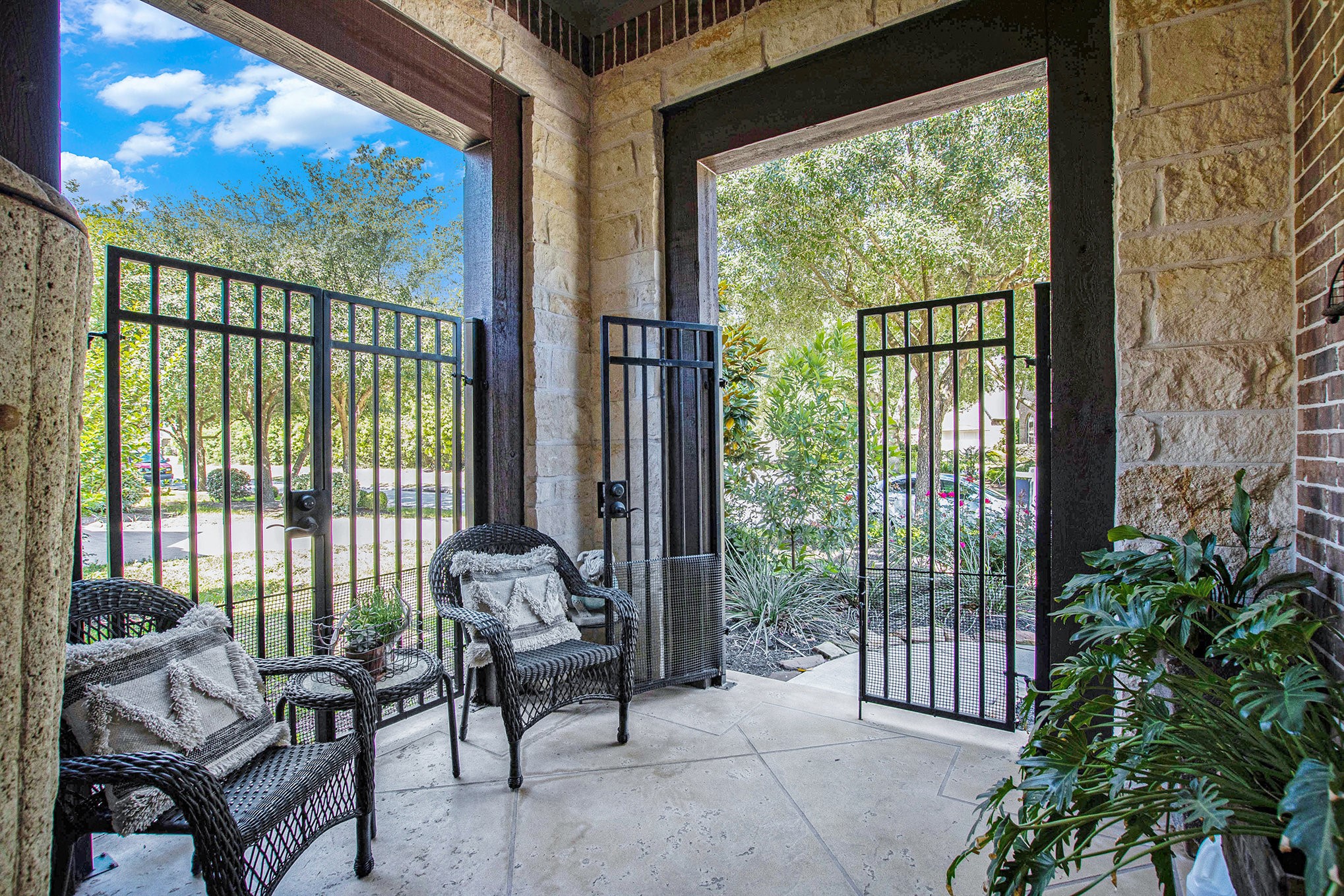 42 Sundown Ridge Place Tomball, TX 77375 - Photo 6 of 48 a living room filled with furniture and a potted plant