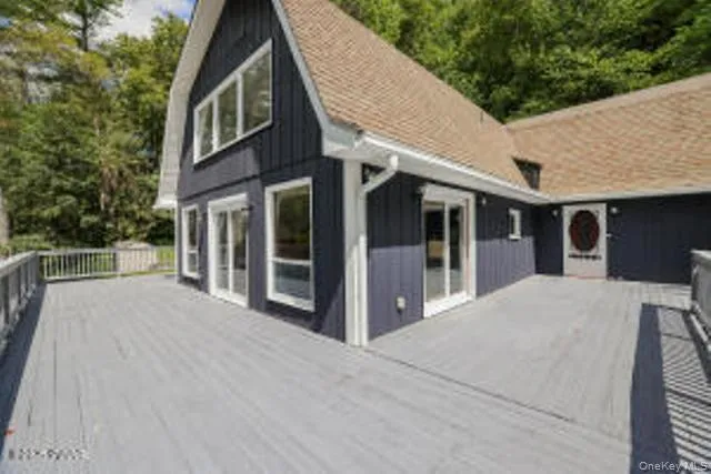 a view of a house with backyard and porch