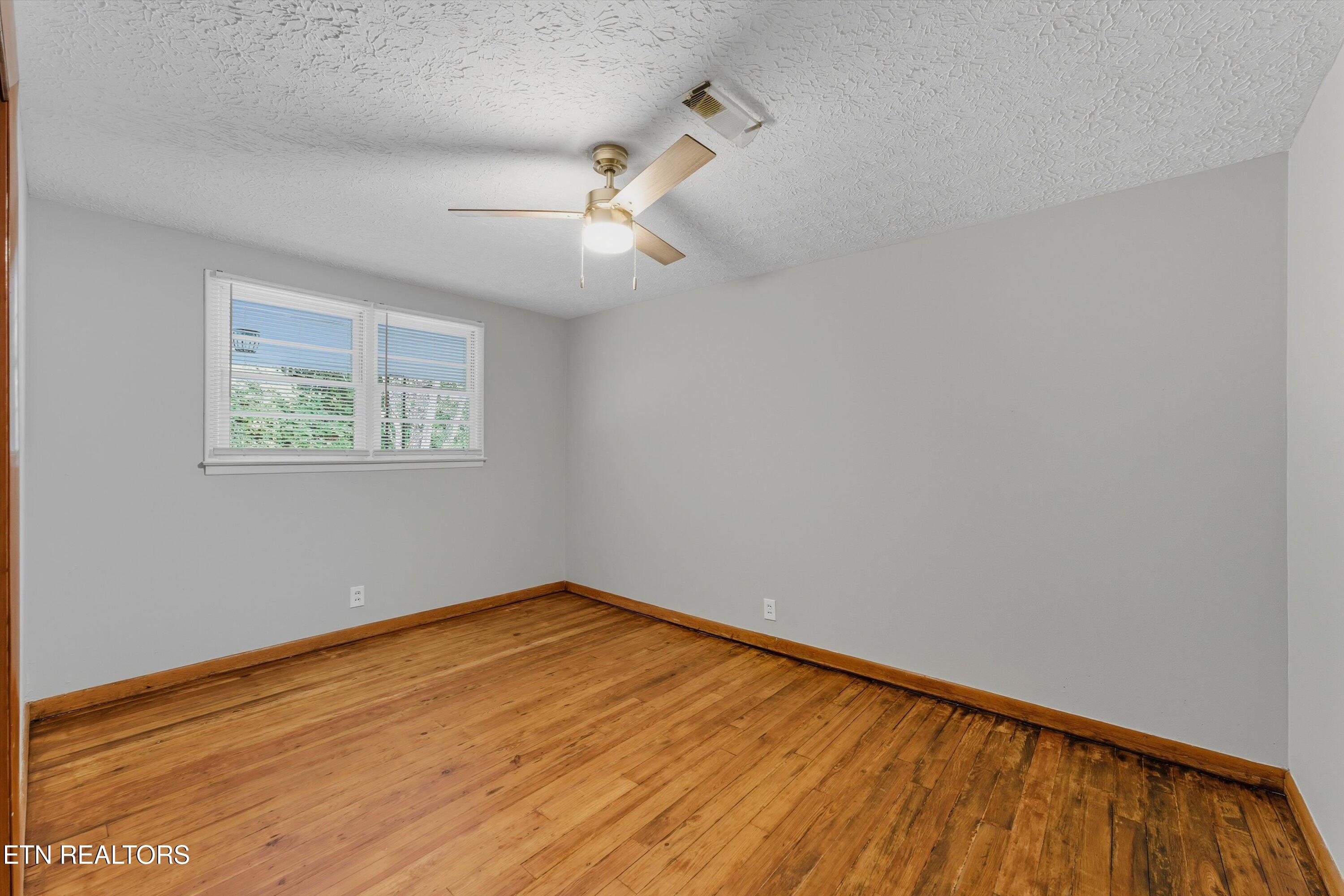 187 Cobb Hollow Road Rocky Top, TN 37769 - Photo 21 of 38 18-187 Cobb Hollow Rd-18