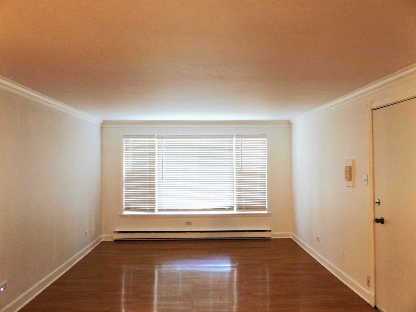 8751 West 79th Street, Unit 1 Justice, IL 60458 - Photo 12 of 32 a view of an empty room and window