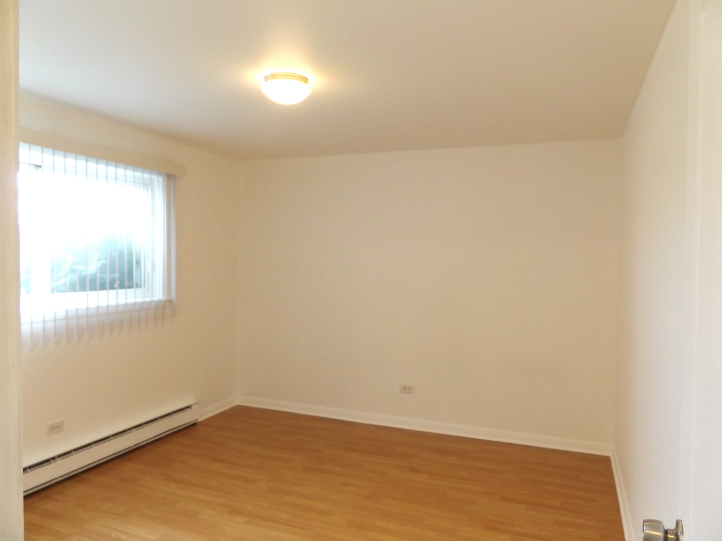 8751 West 79th Street, Unit 1 Justice, IL 60458 - Photo 25 of 32 an empty room with a window