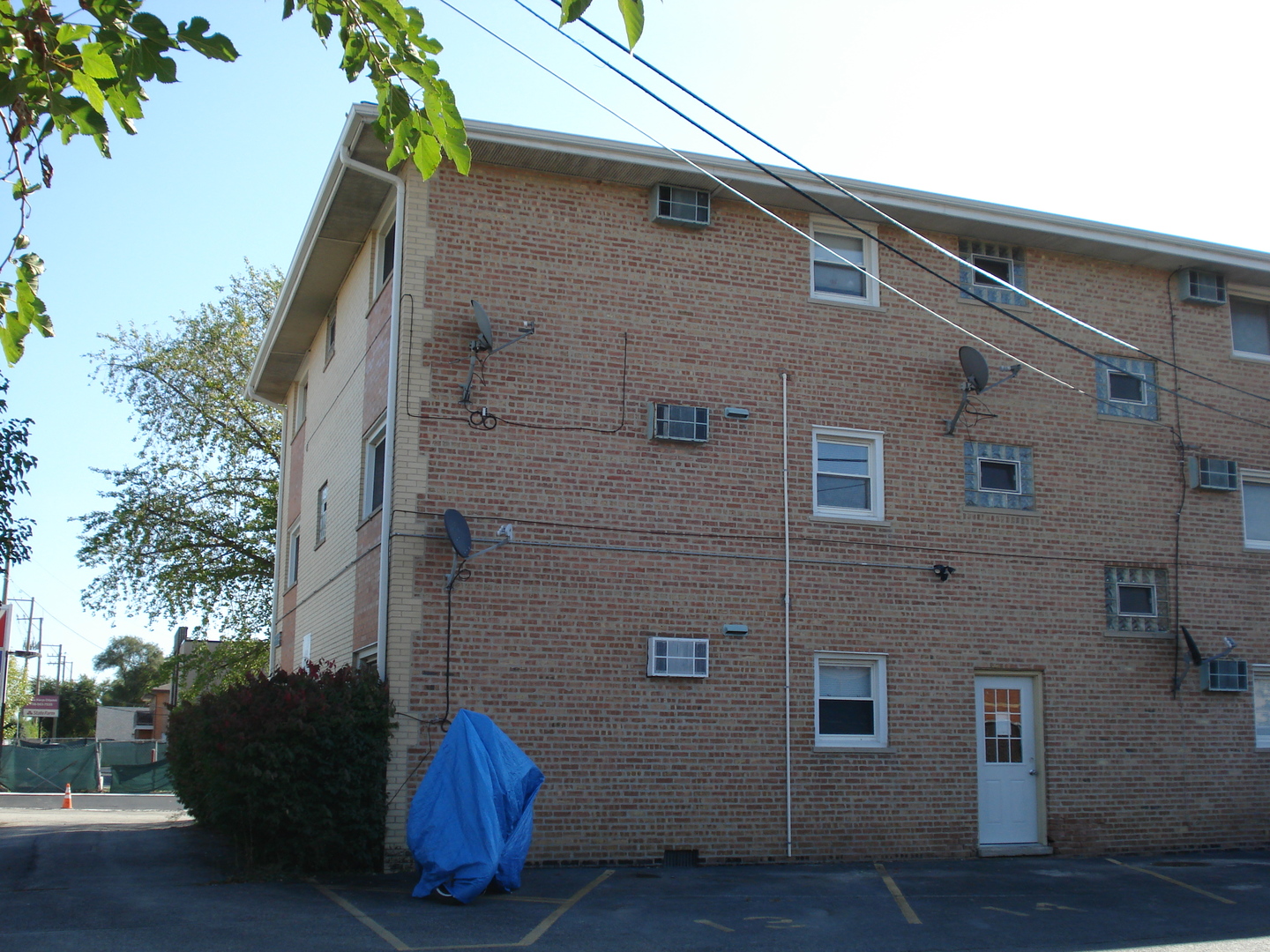 8751 West 79th Street, Unit 1 Justice, IL 60458 - Photo 7 of 32 a front view of a house with garden