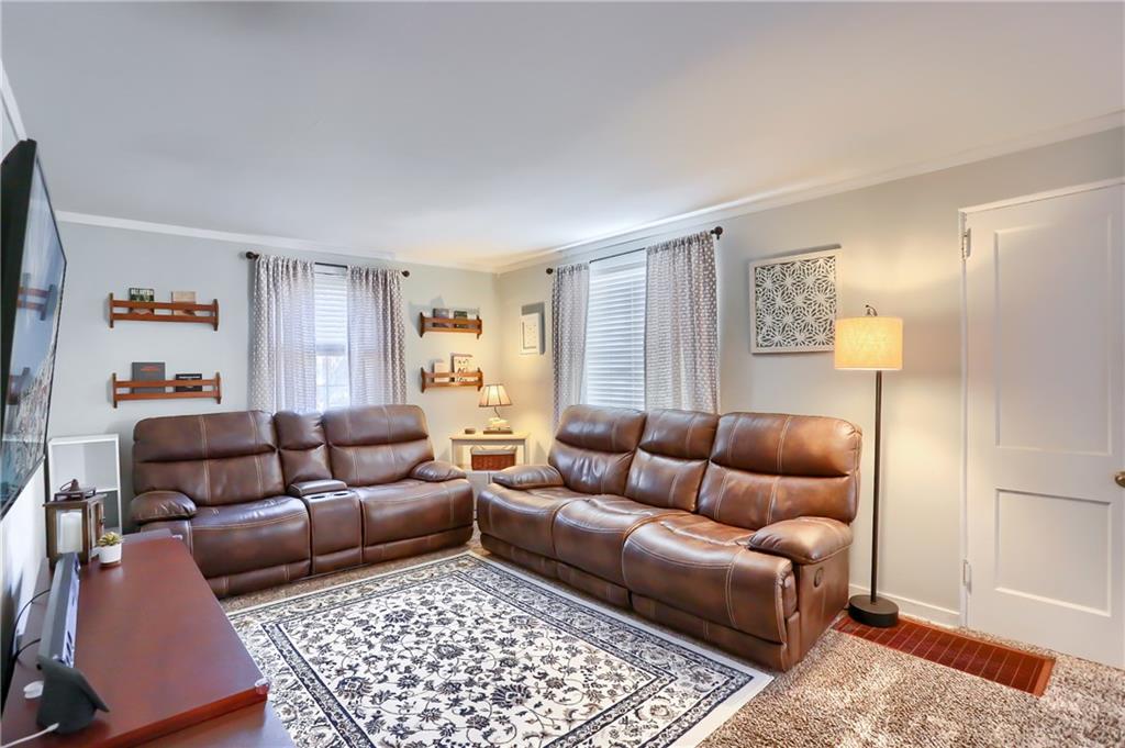 5189 Glenhurst Road Pittsburgh, PA 15207 - Photo 4 of 25 Gallery Image 4