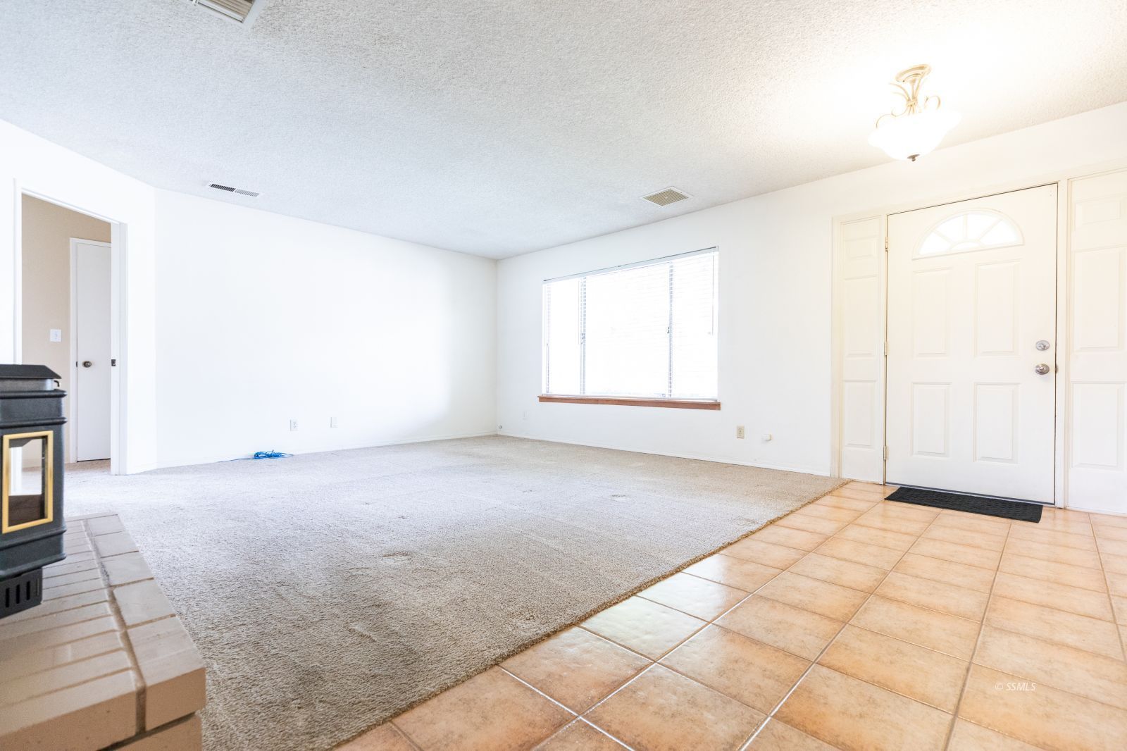 514 Suzanne Street Ridgecrest, CA 93555 - Photo 8 of 30 a view of an empty room with a window