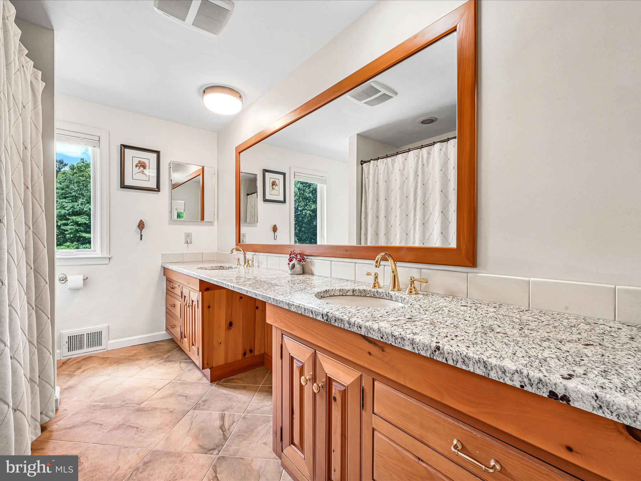203 North Tulpehocken Road Reading, PA 19601 - Photo 36 of 49 2nd Floor Bathroom