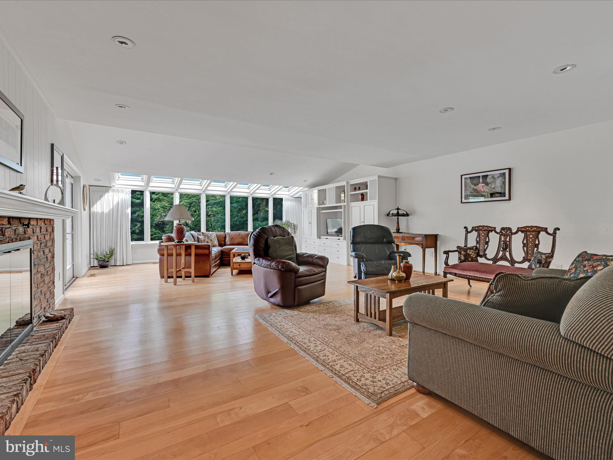203 North Tulpehocken Road Reading, PA 19601 - Photo 10 of 49 Living Room
