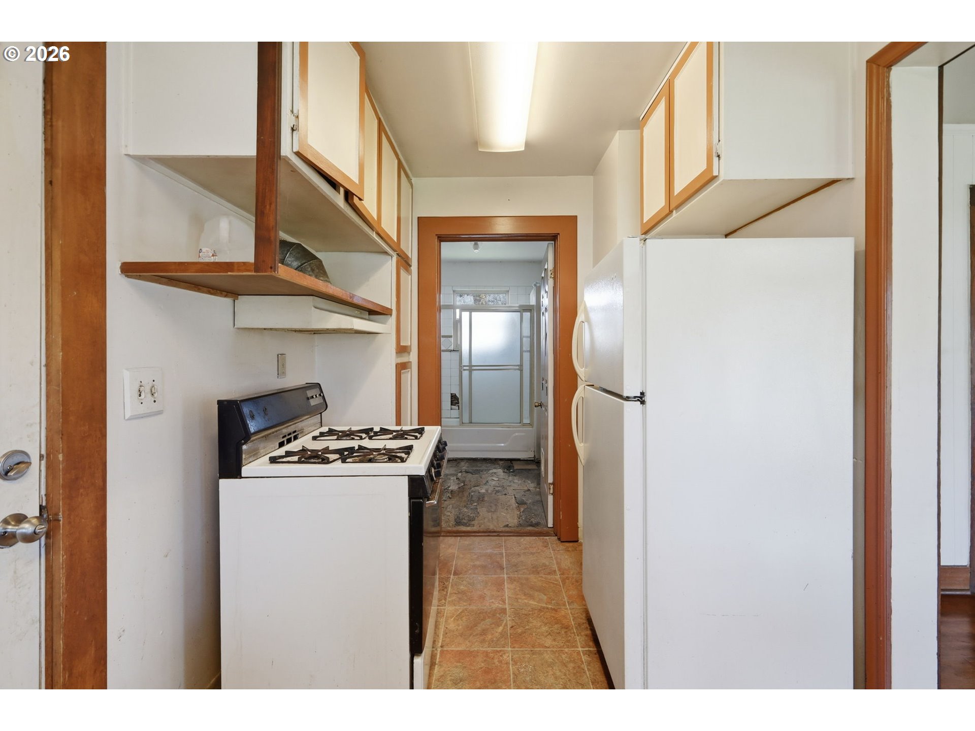 36725 Jasper Road Springfield, OR 97478 - Photo 19 of 46 a kitchen with a stove and a refrigerator