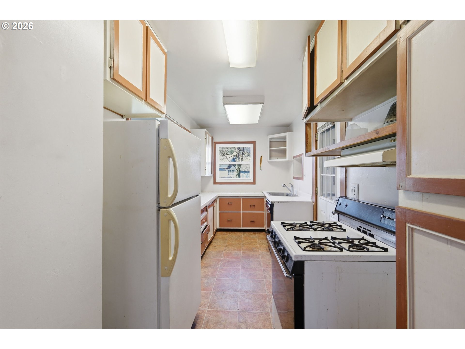 36725 Jasper Road Springfield, OR 97478 - Photo 20 of 46 a kitchen with stainless steel appliances granite countertop a stove and a refrigerator