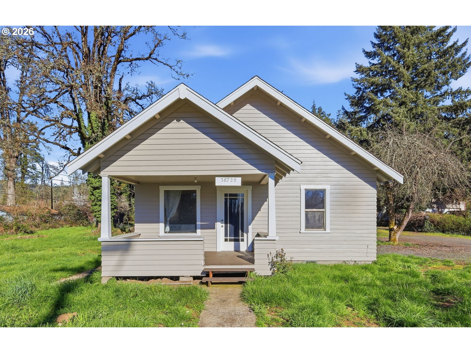 36725 Jasper Road Springfield, OR 97478 - Photo 2 of 46 a front view of a house with a yard