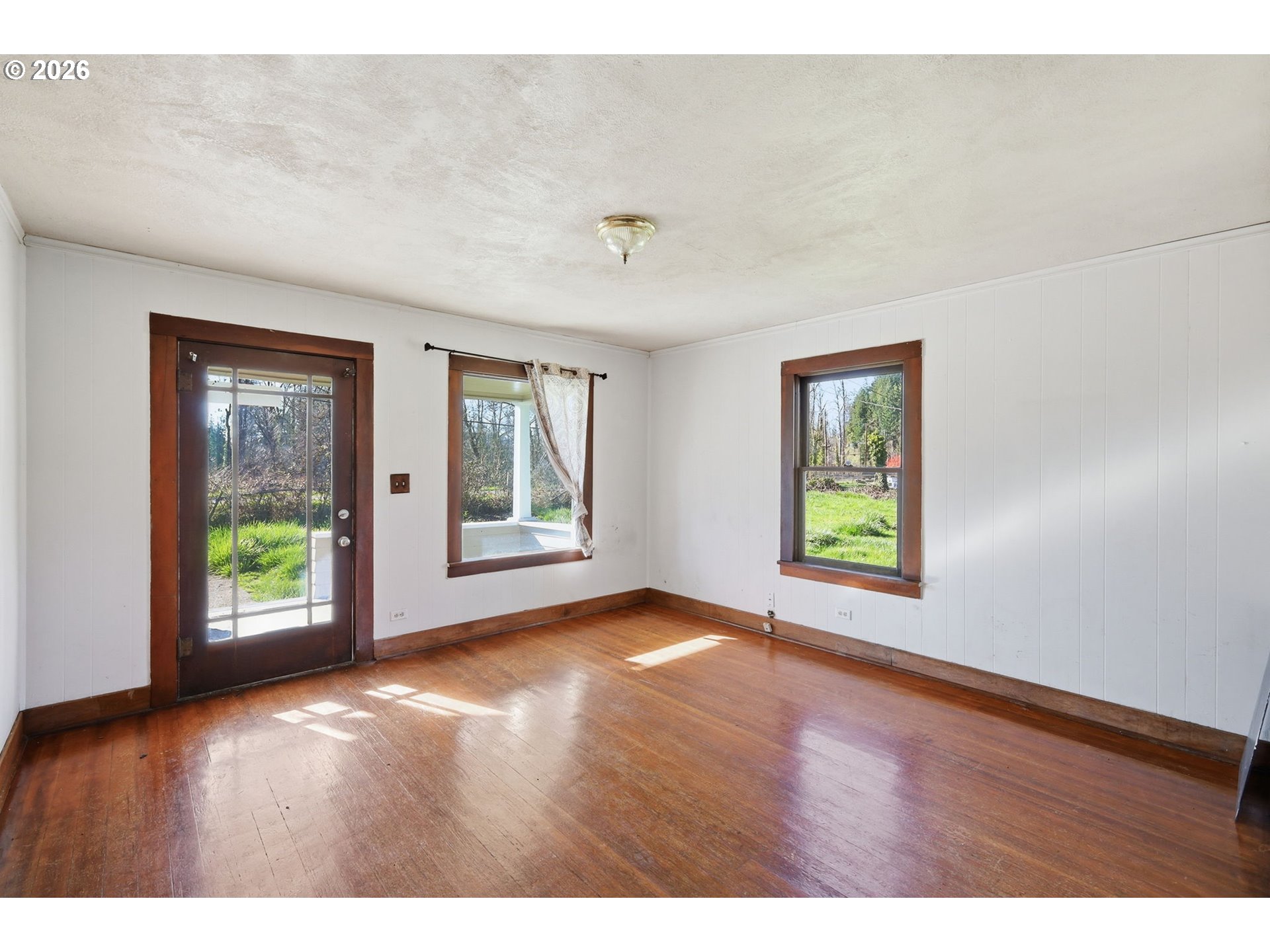 36725 Jasper Road Springfield, OR 97478 - Photo 4 of 46 a view of an empty room with a window