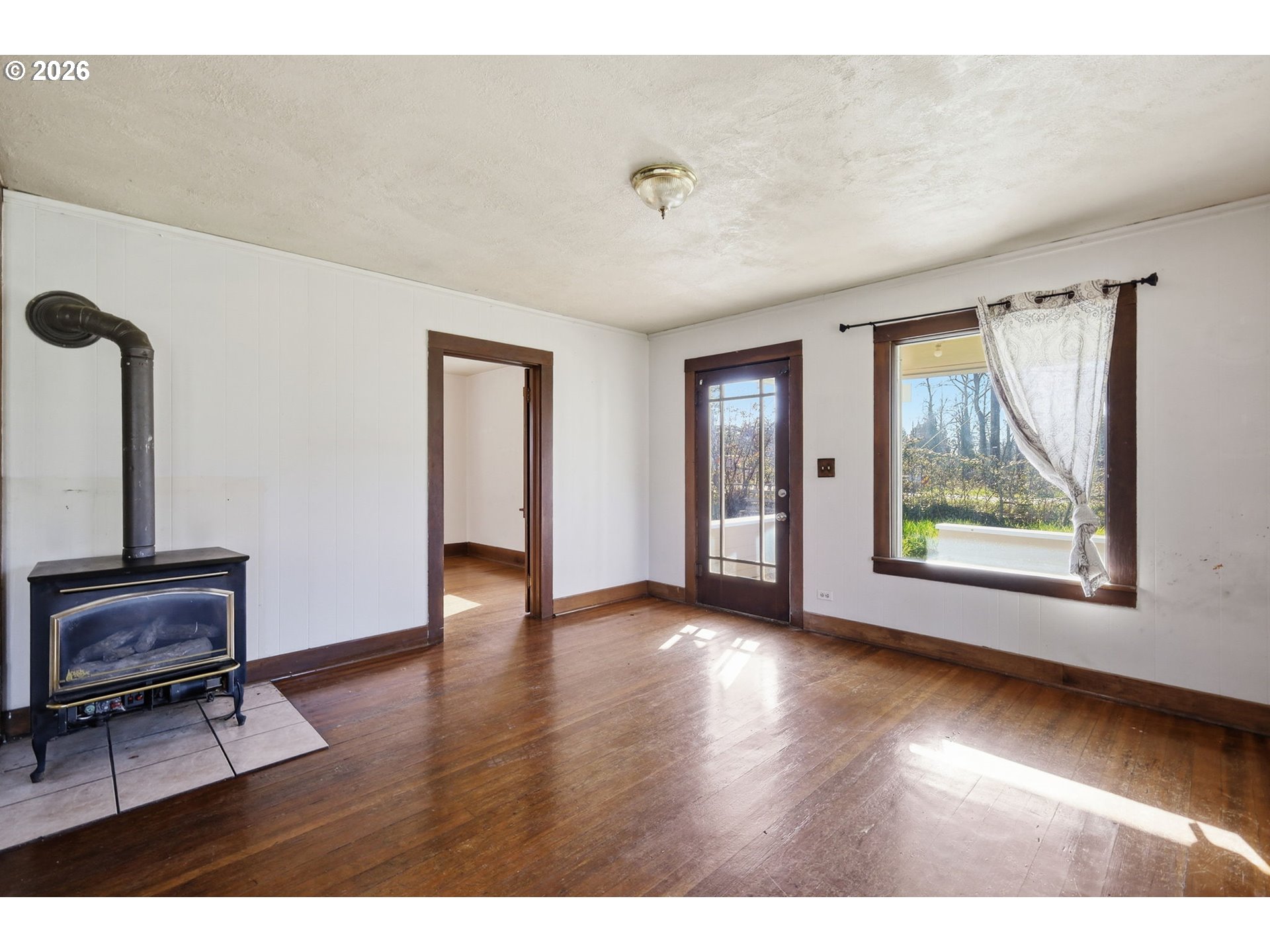 36725 Jasper Road Springfield, OR 97478 - Photo 6 of 46 a view of an empty room with wooden floor and a window