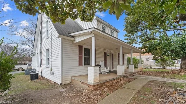 $1,390,000 | 904 Merritt Drive, Greensboro, NC 27407