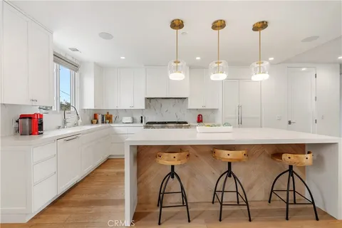 $4,500,000 | 319 1/2 Jasmine Avenue, Corona del Mar, CA 92625