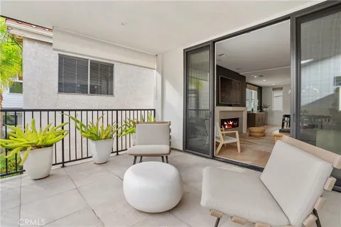 $4,500,000 | 319 1/2 Jasmine Avenue, Corona del Mar, CA 92625