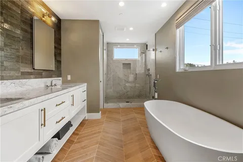 $4,500,000 | 319 1/2 Jasmine Avenue, Corona del Mar, CA 92625