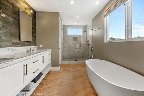 $4,500,000 | 319 1/2 Jasmine Avenue, Corona del Mar, CA 92625