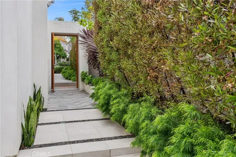 $4,500,000 | 319 1/2 Jasmine Avenue, Corona del Mar, CA 92625