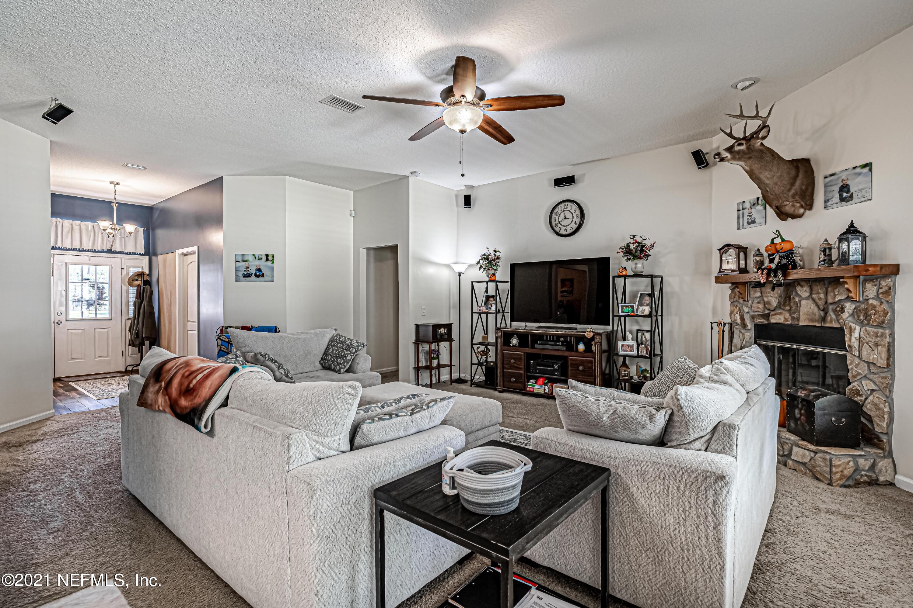 3108 Longleaf Ranch Circle Middleburg, FL 32068 - Photo 12 of 37 12-Living Room