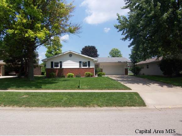 2229 Winnebago Drive Springfield, IL 62702 - Photo 1 of 9 Gallery Image 1