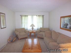 2229 Winnebago Drive Springfield, IL 62702 - Photo 3 of 9 Gallery Image 3