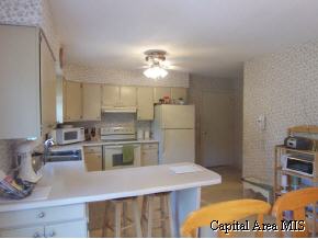 2229 Winnebago Drive Springfield, IL 62702 - Photo 4 of 9 Gallery Image 4