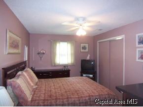 2229 Winnebago Drive Springfield, IL 62702 - Photo 6 of 9 Gallery Image 6