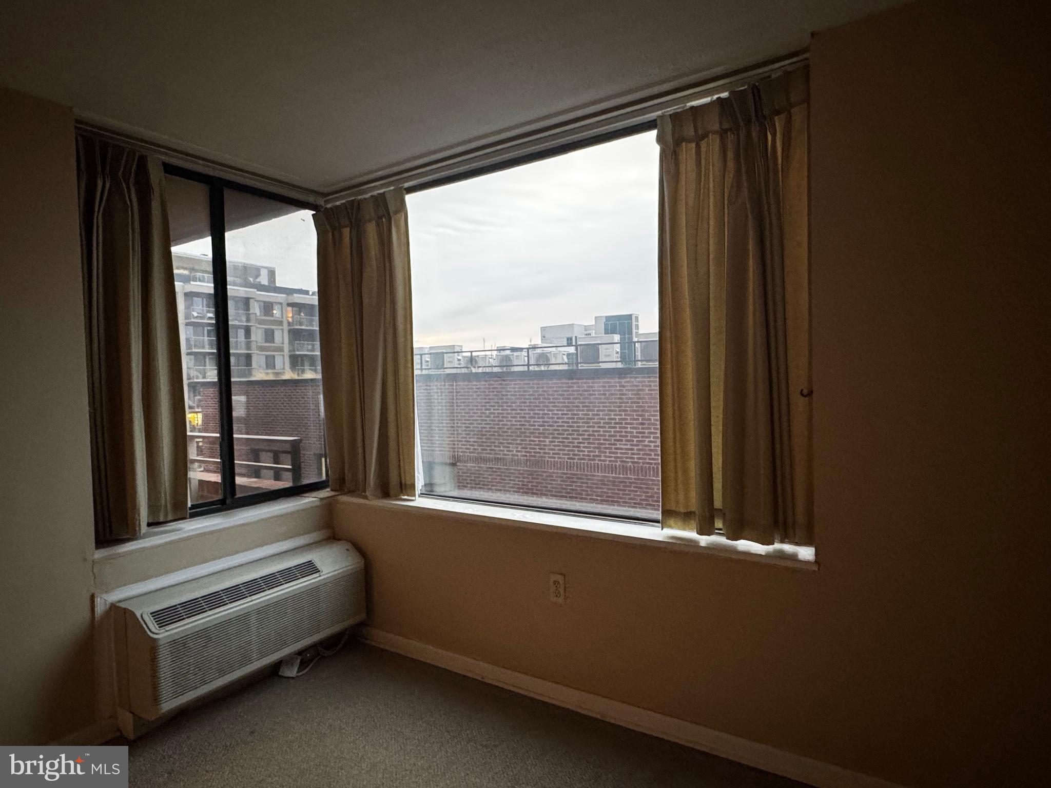 2141 P Street Northwest, Unit 705 Washington, DC 20037 - Photo 8 of 22 a view of room and window