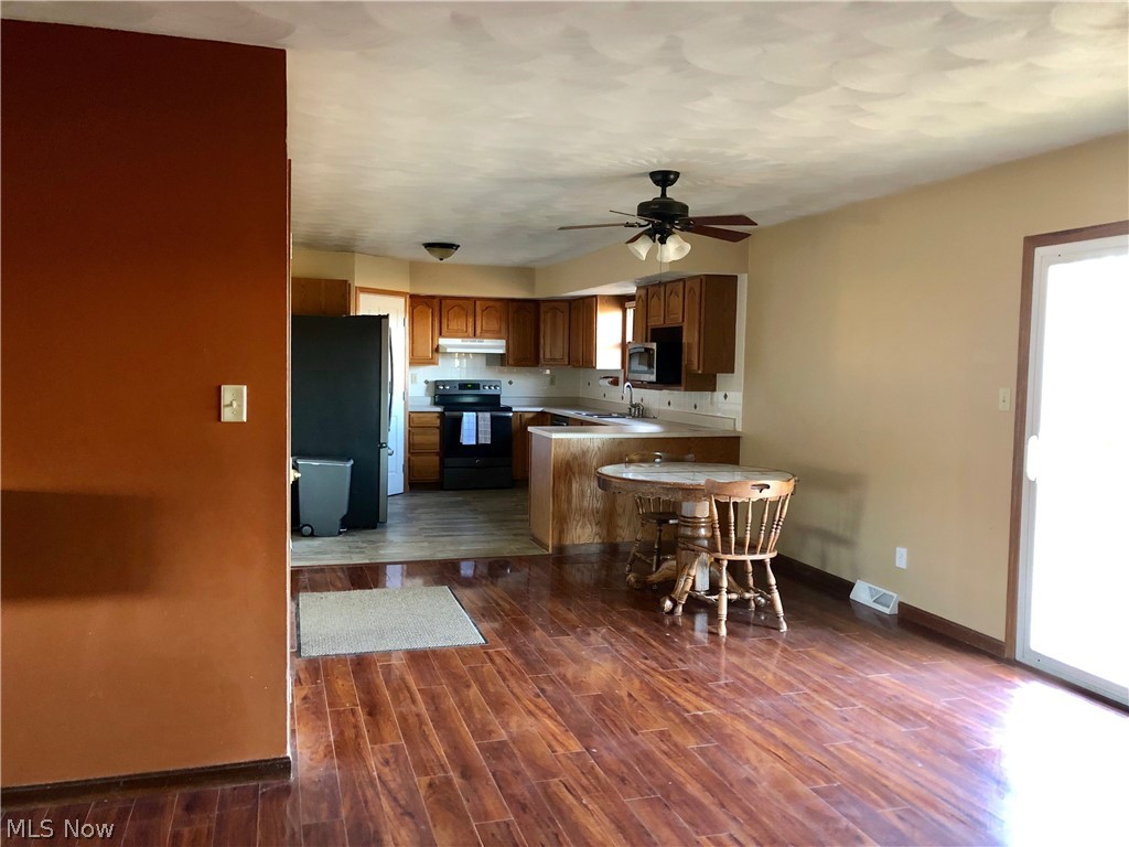 53003 Farmington Road Bridgeport, OH 43912 - Photo 4 of 29 Gallery Image 4