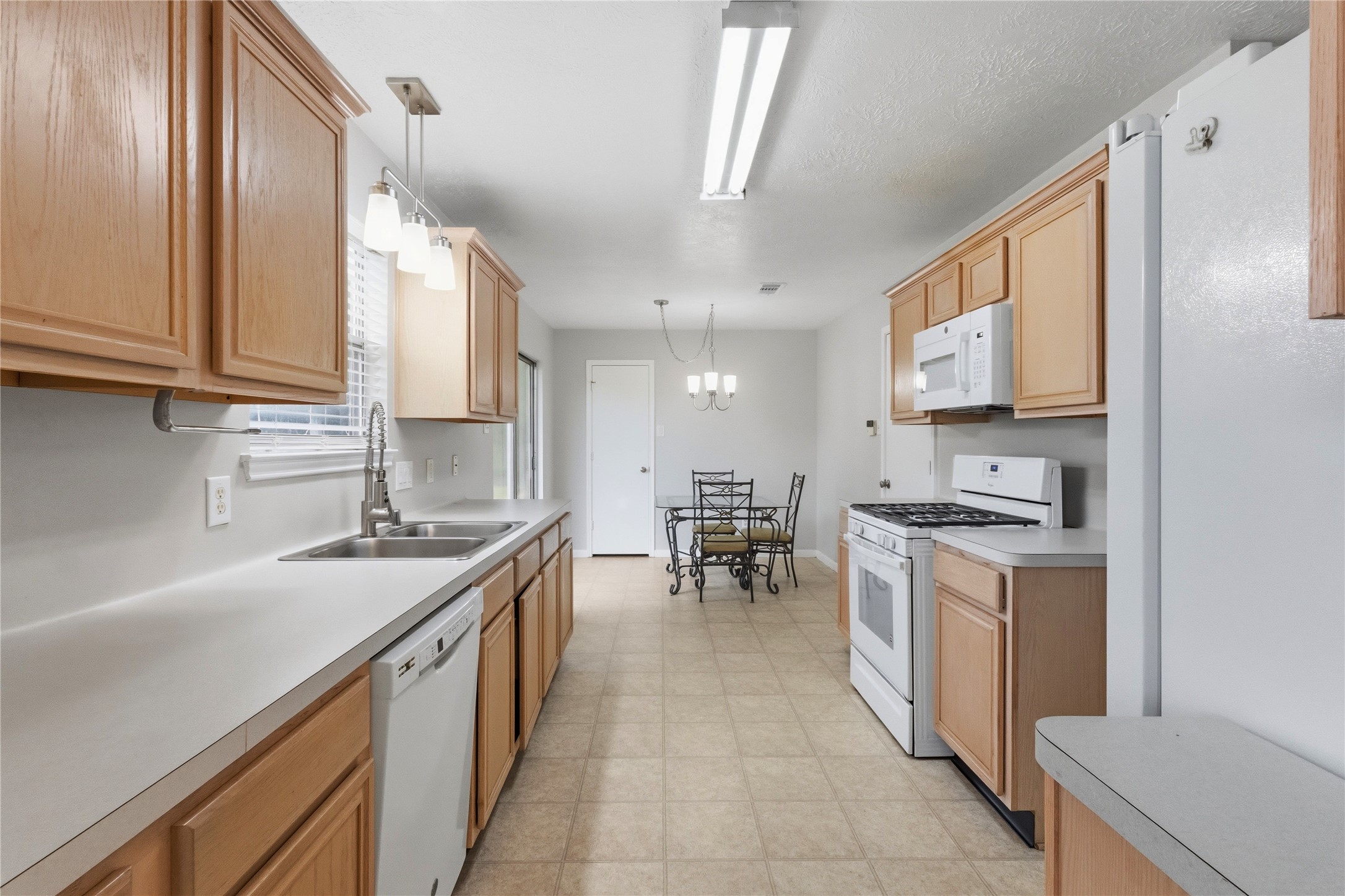 2703 Hidden Spring Vale Drive Spring, TX 77386 - Photo 9 of 29 The layout of the kitchen enhances connectivity for families to enjoy a meal together at the breakfast table.
