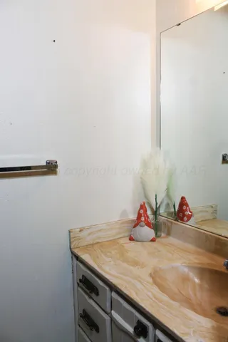 a view of entryway with a window