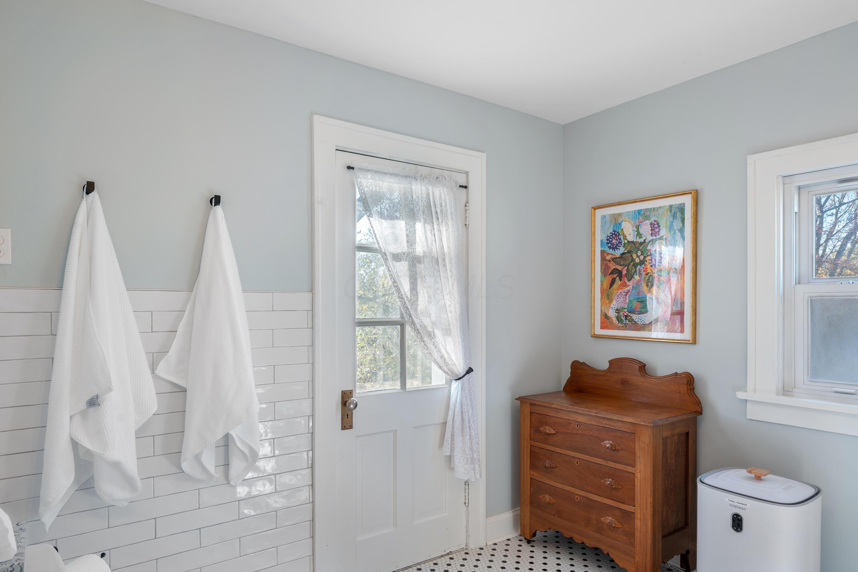 389 Wetmore Road Columbus, OH 43214 - Photo 26 of 33 Bath