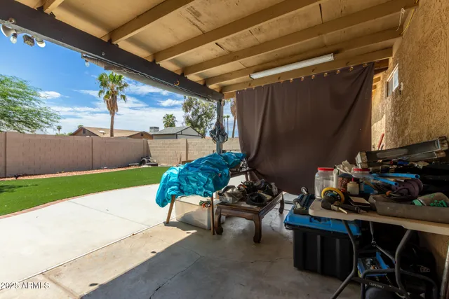 a view of a house with a backyard
